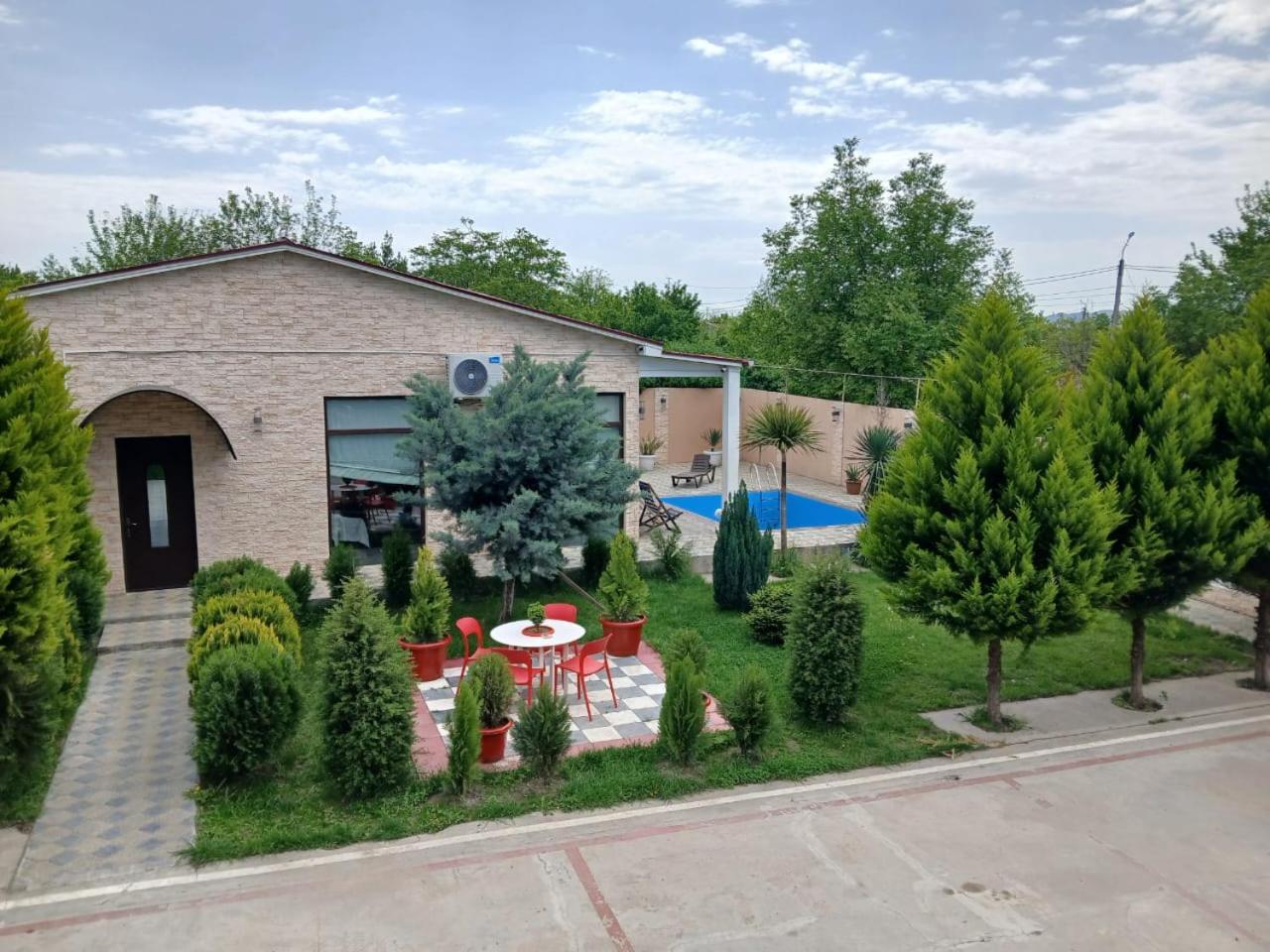 Villa Land